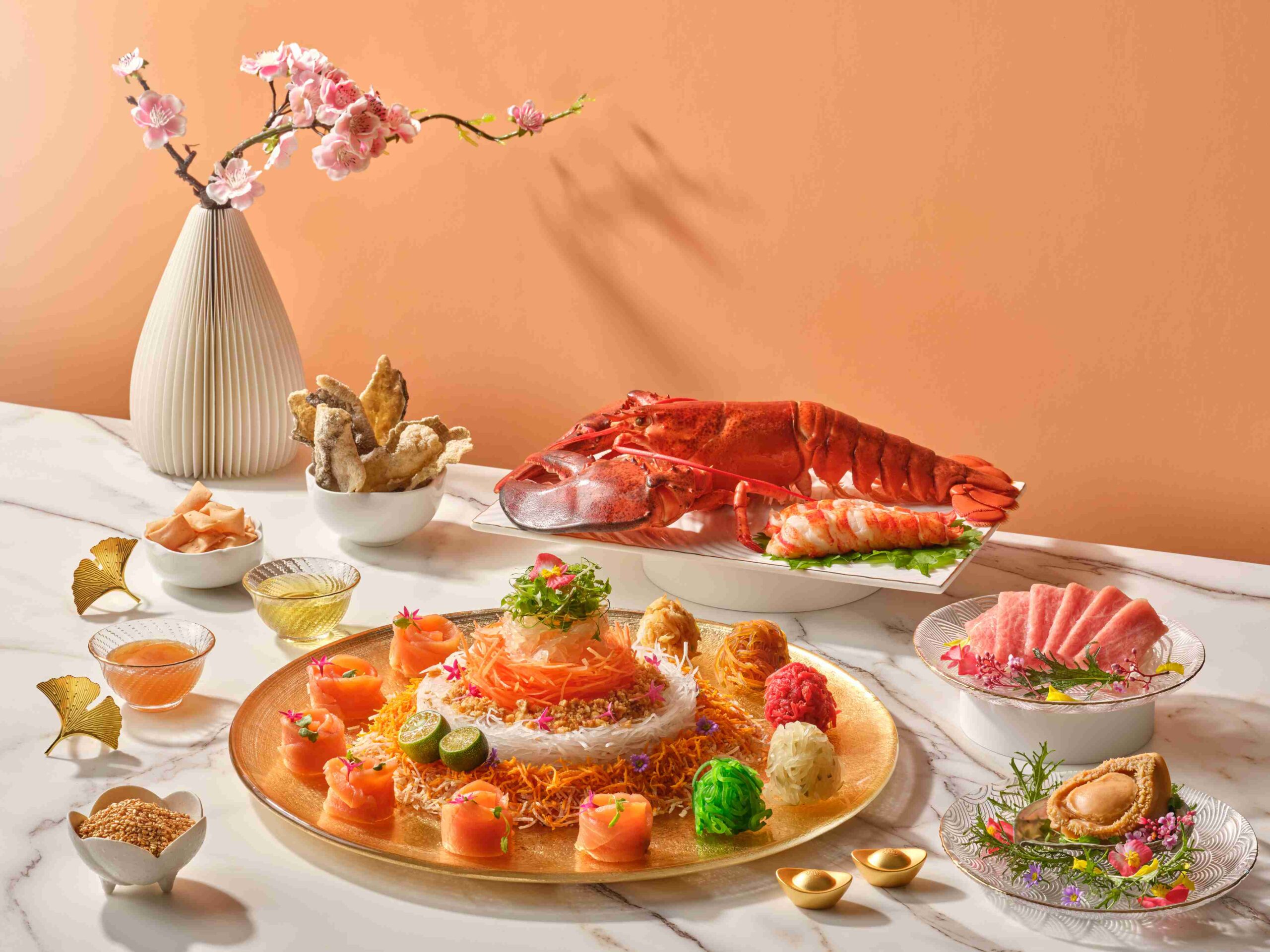 Yu Sheng (prosperity toss) Platter - a layered, colourful prosperity dish eaten during the Lunar new Yea. Featuring Toro, Boston Lobster, Five-head South African Abalone and Smoked Salmon from Li Bai Cantonese Restaurant. 鱼生（捞生）拼盘：含金枪鱼腹、波士顿龙虾、五头南非鲍鱼与烟熏三文鱼在李白粤菜餐馆。