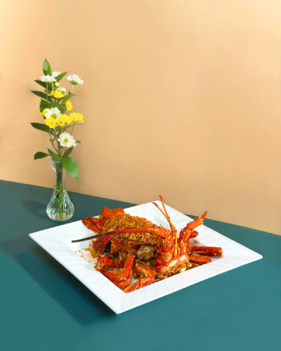 Bi Feng Tang stir-fried Australian lobster with deep fried garlic and preserved black bean - Li Bai Restaurant Australian lobster promotion, Cantonese fine dining, Sheraton Towers Singapore